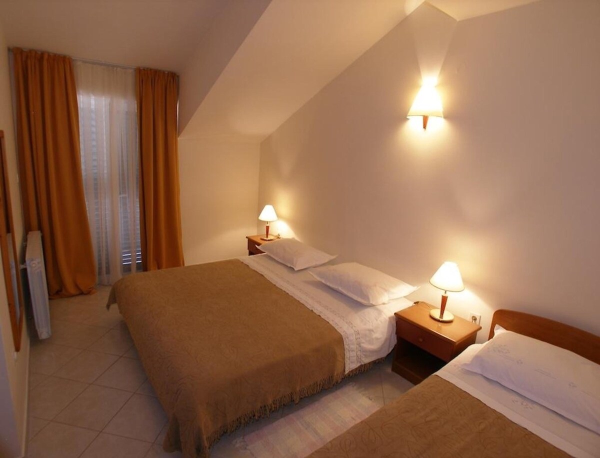 Room Petar - 150m from the city center