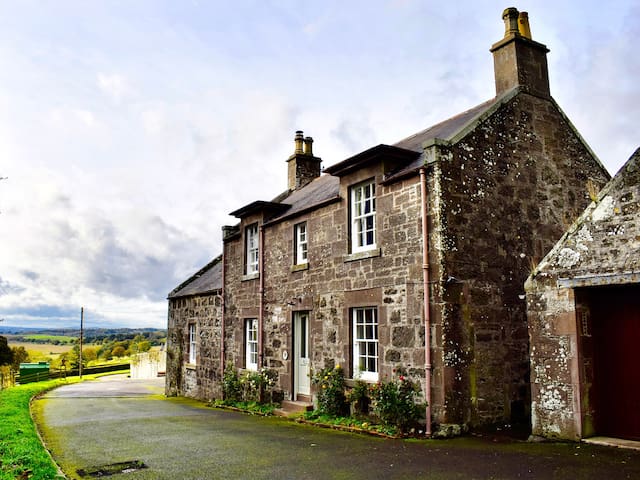 St Cyrus, near Montrose的民宿