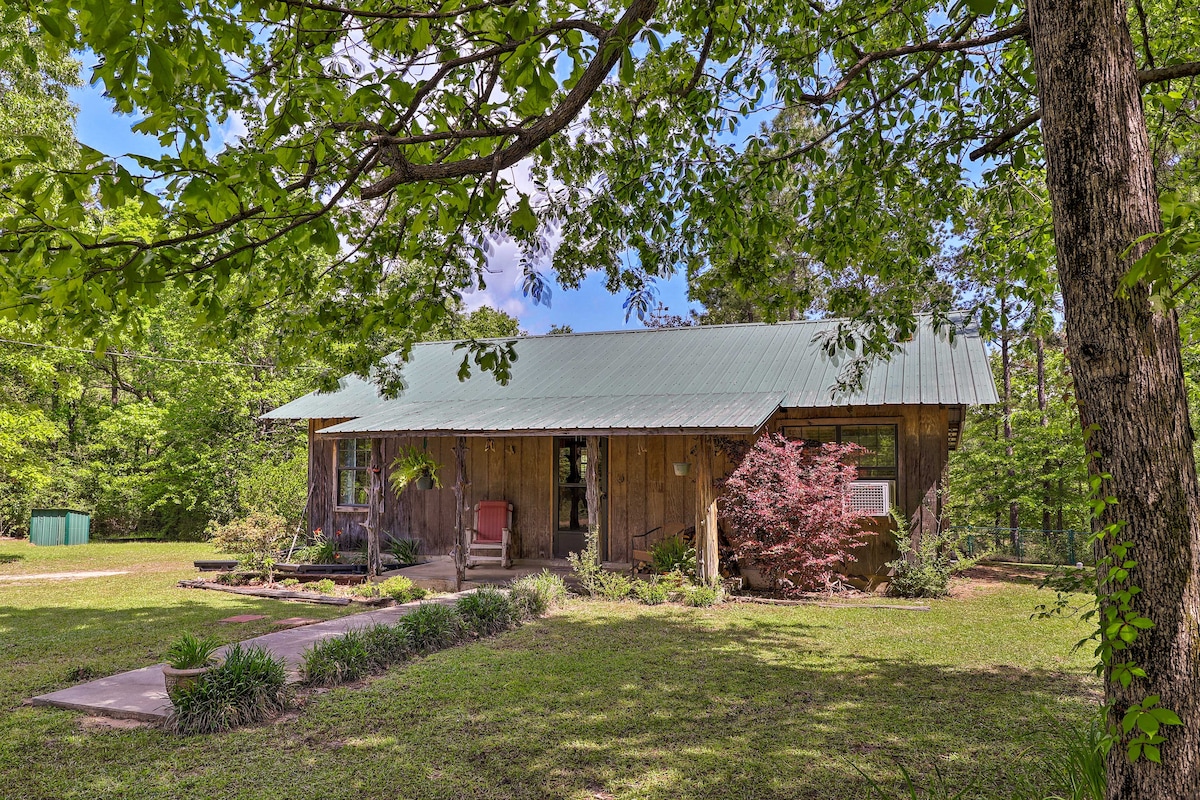 Secluded Cabin w/Pond - 37 Mi. to Gulf Coast!