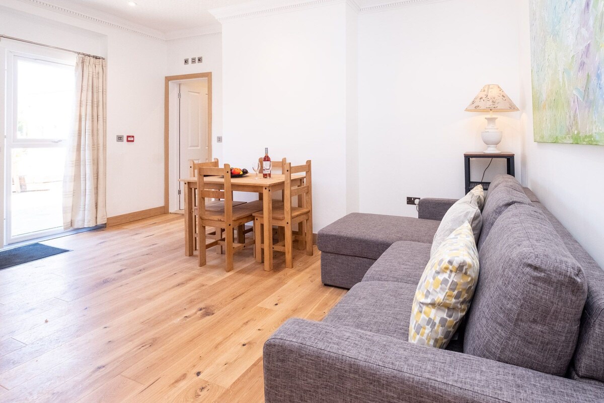 Three Tuns Apartments - Birch