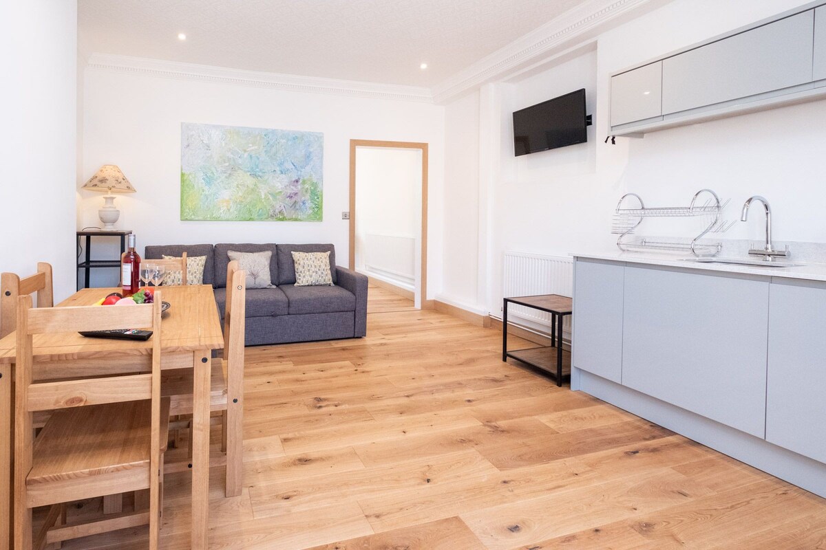 Three Tuns Apartments - Birch