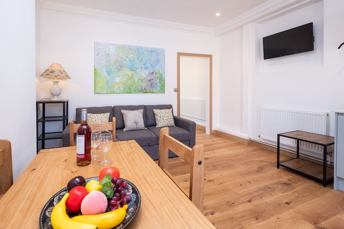 Three Tuns Apartments - Birch