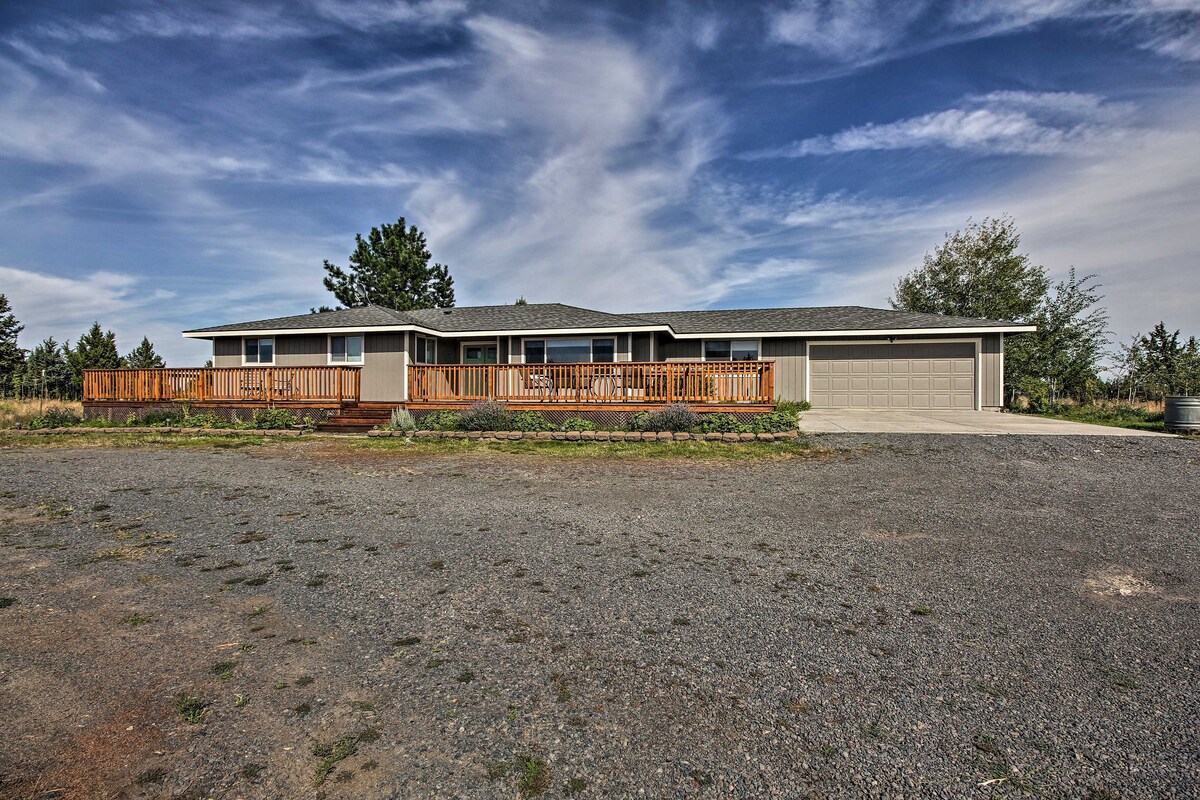 Updated Farmhouse w/ Deck on Central Oregon Canal!