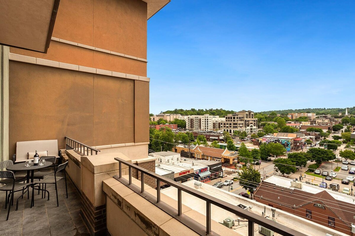 The East View - Downtown - Steps to Dickson