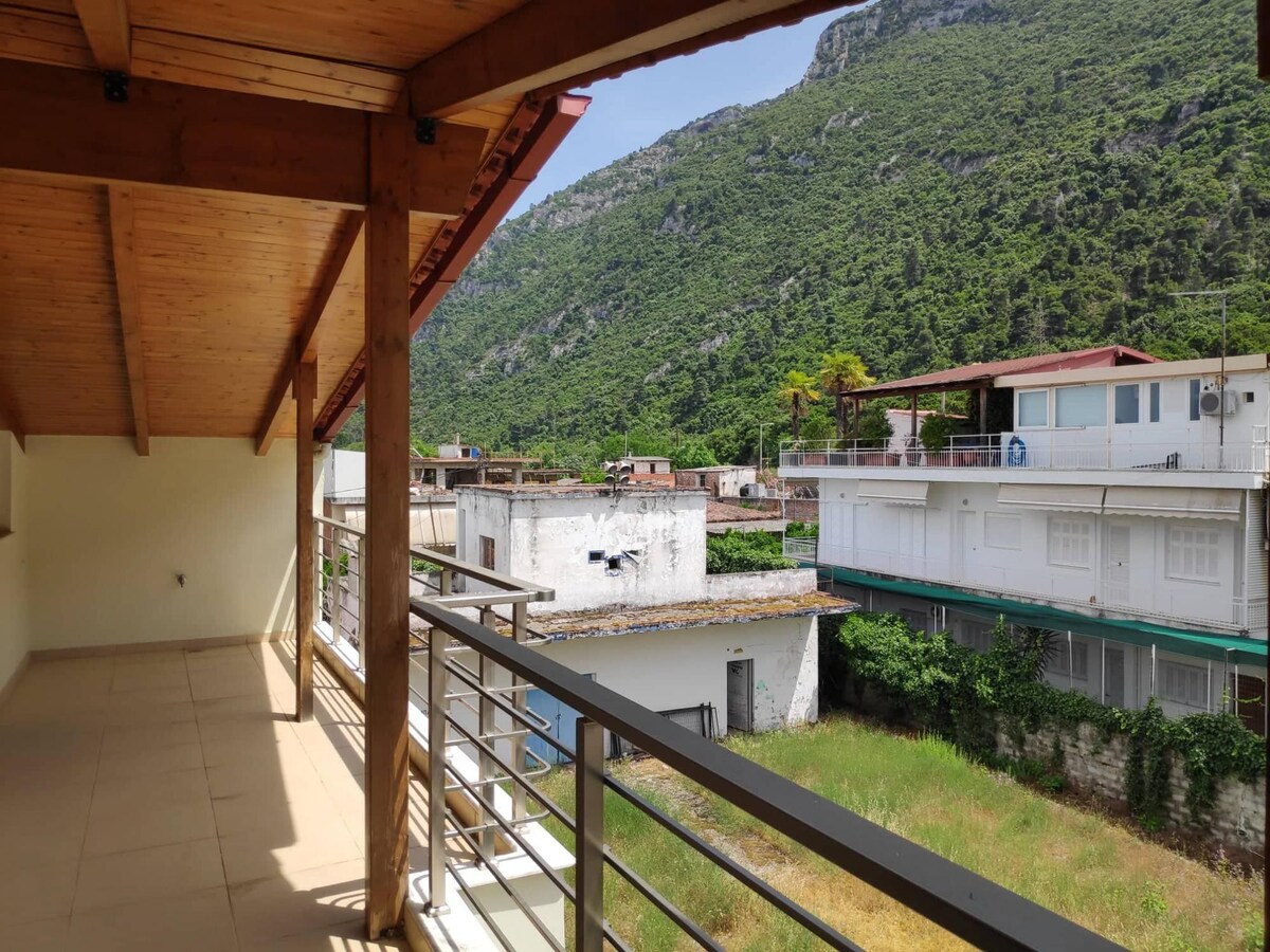Samaras Apartments - Mountain View Attic