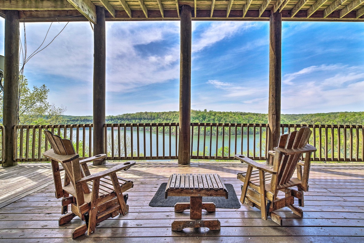 Spacious Cabin on Dale Hollow Lake w/Hot Tub!