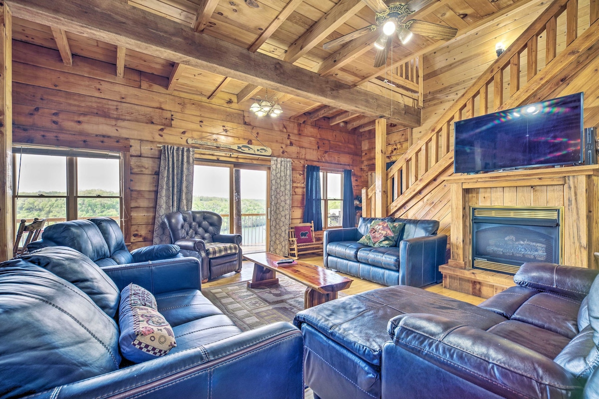 Spacious Cabin on Dale Hollow Lake w/Hot Tub!