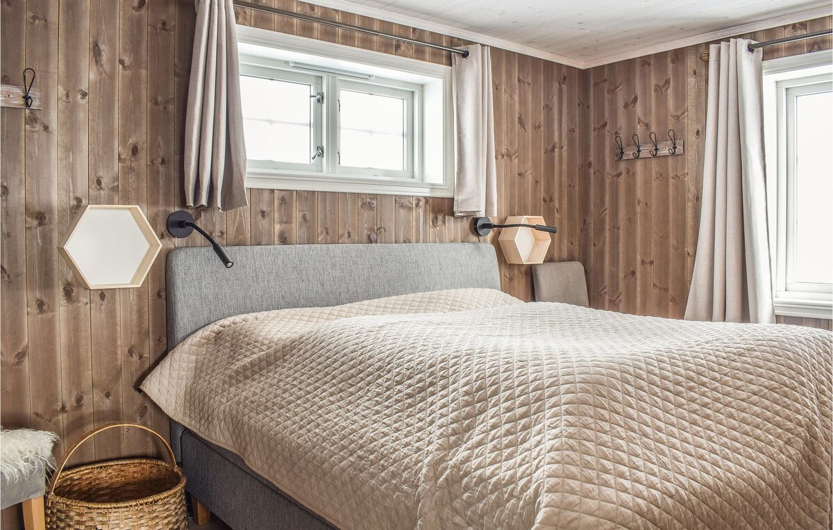 Sjusjøen的绝佳房源，设有4间卧室，桑拿房