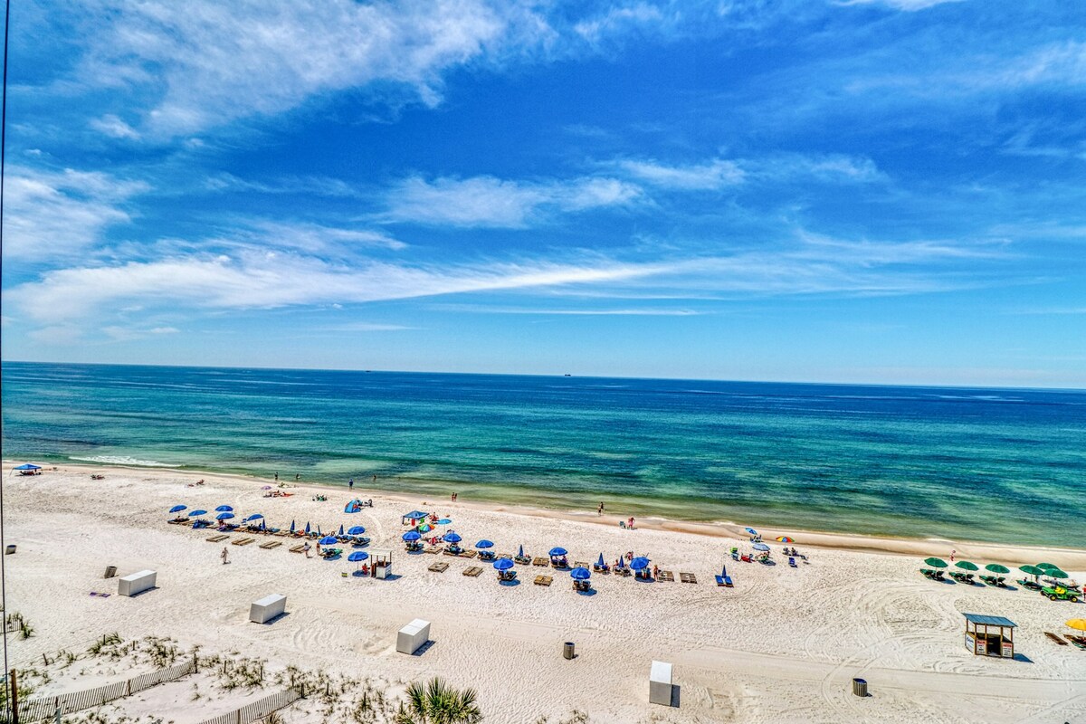 Walk to Beach 2BR Oceanfront | Balcony | Pool