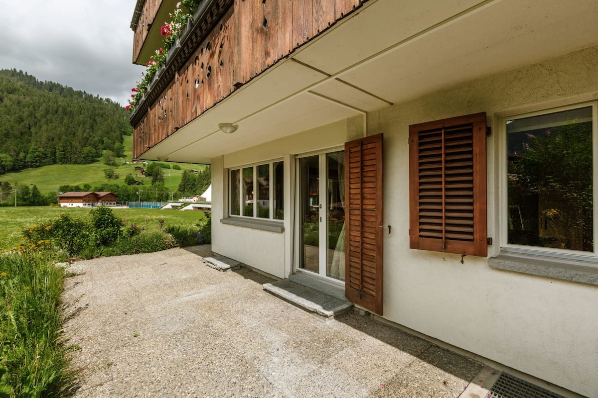 Gstaad豪华公寓，带露台，景色迷人