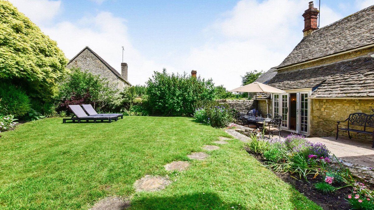 Cotswold Cottage, Coln St Aldwyns, Cotswolds