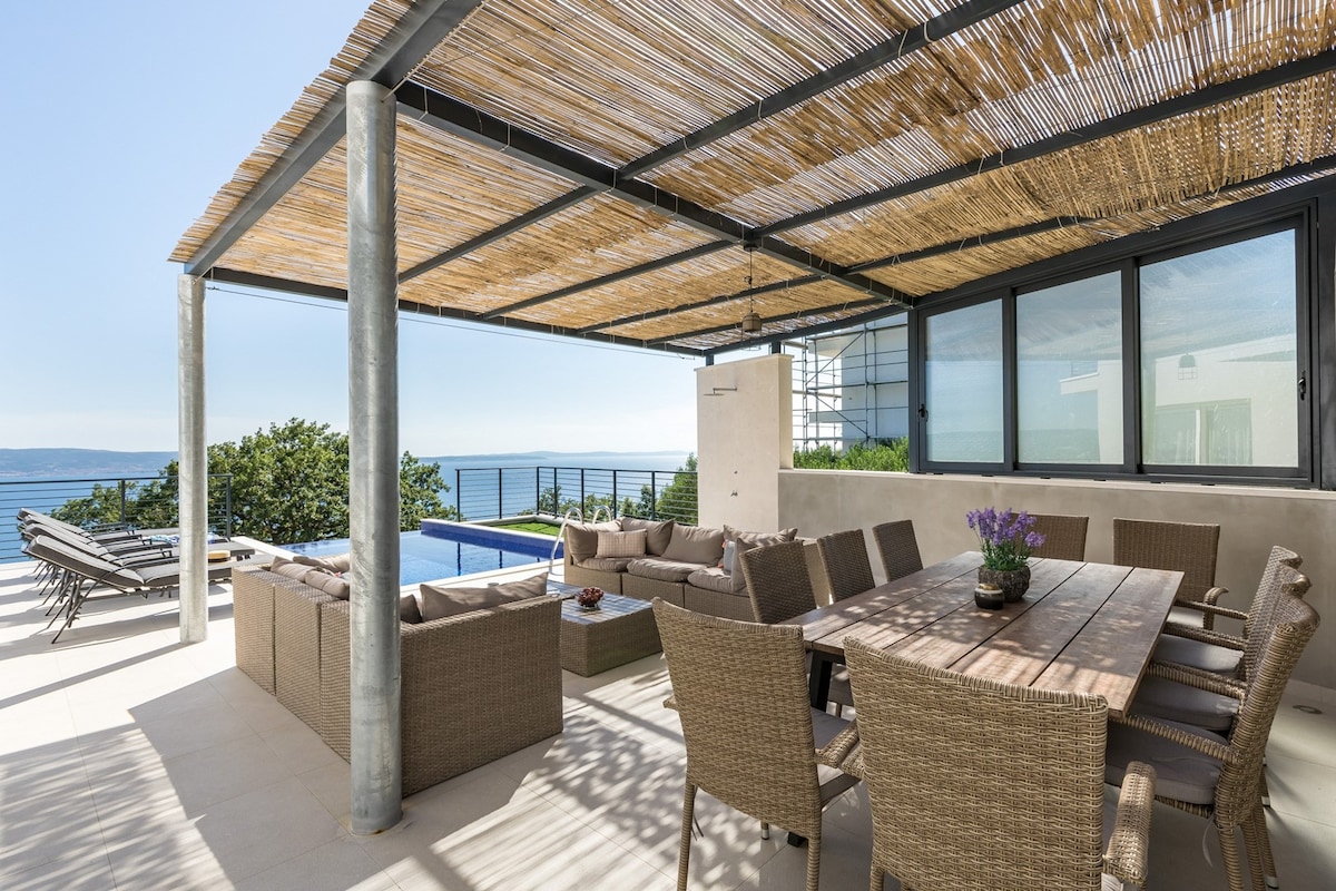 Luxury VILLA LIPA with heated pool, sauna,sea view