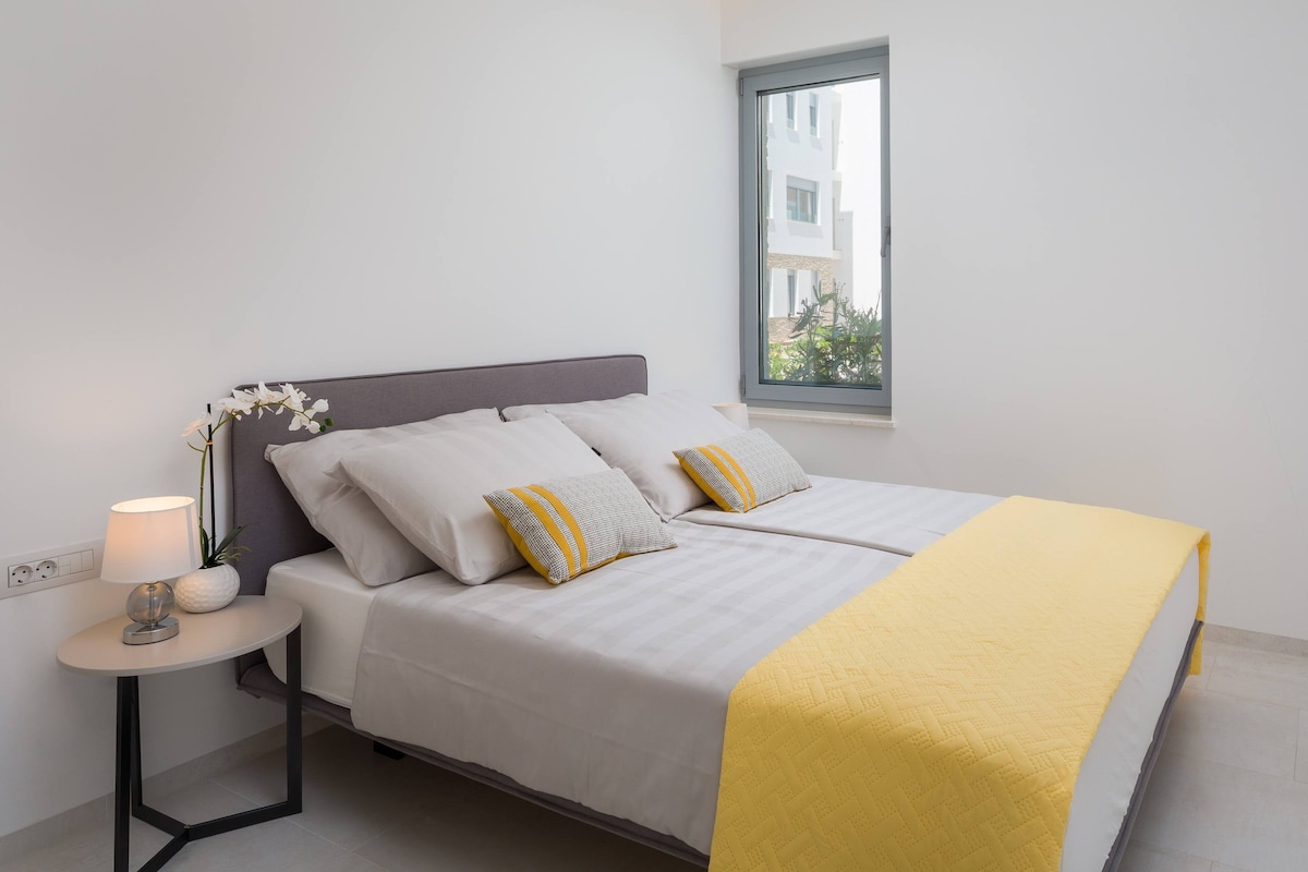 豪华设计海滨公寓-带海景的三卧室公寓