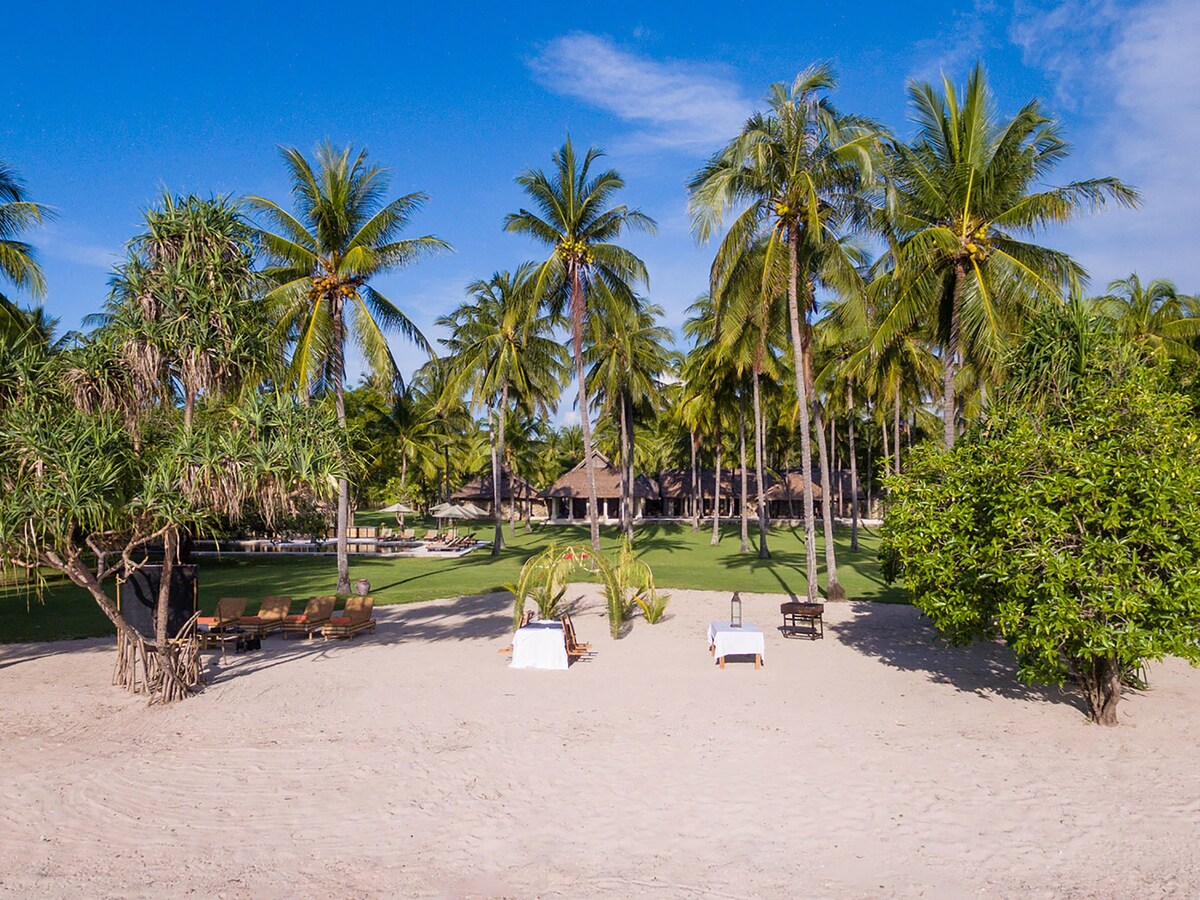 海滨西拉海滩别墅（ Beachfront Sira Beach House ） ， 4BR ，丹戎（ Tanjung ） ，带厨师