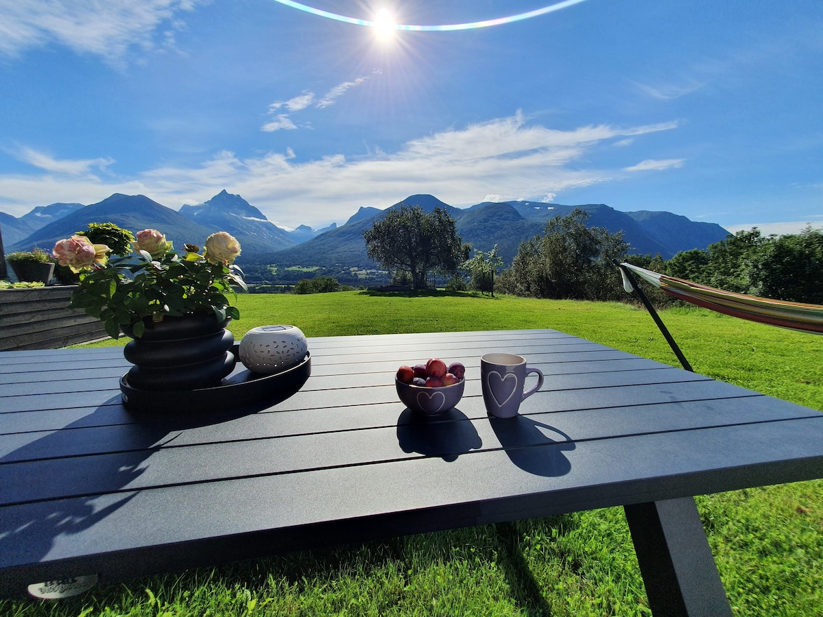 Romsdalseggen Lodge-Amazing Garden & Mountain View