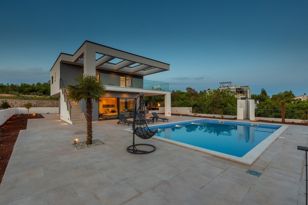 Luxury Villa Quadra with heated pool