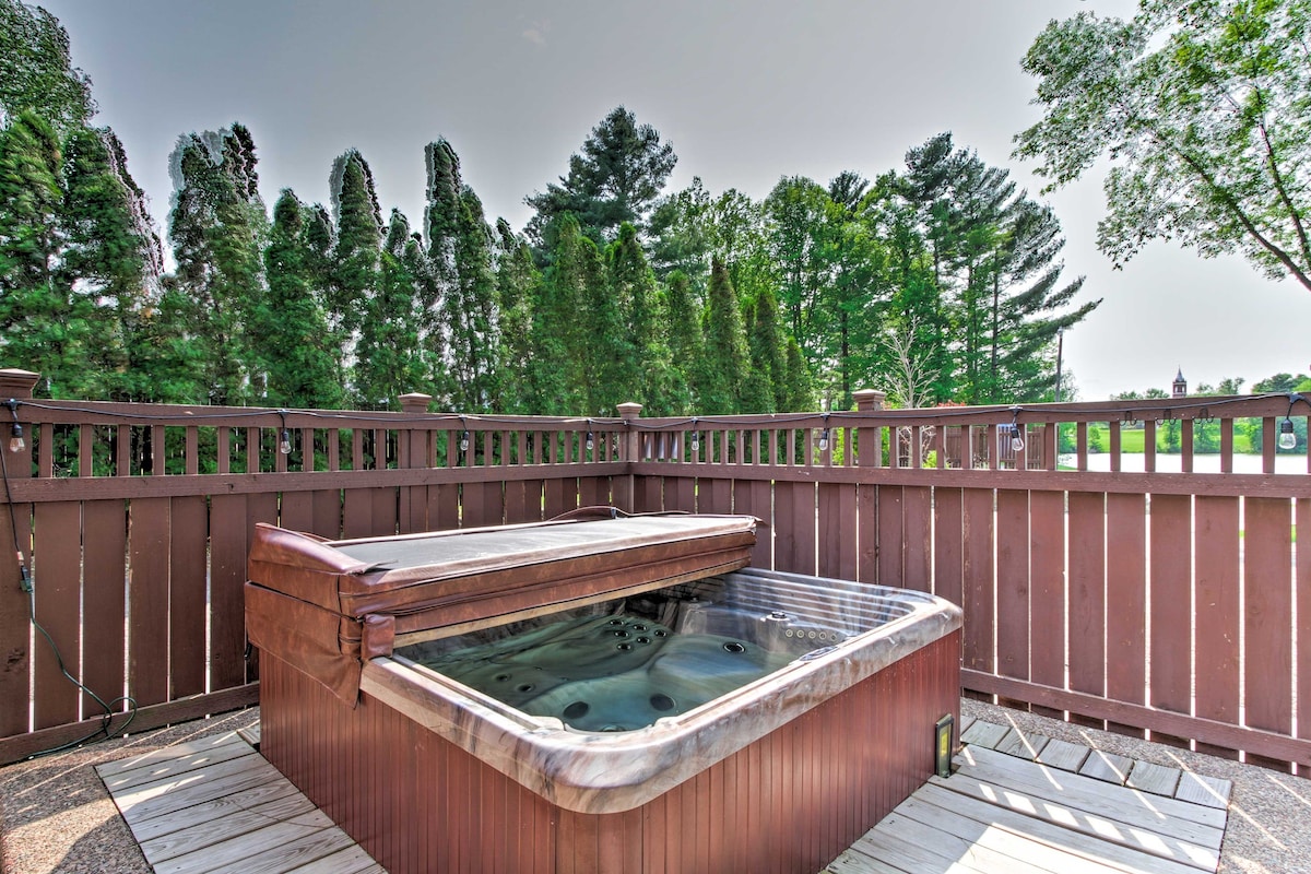 Lakefront Eau Galle Home w/ Hot Tub & Fire Pit