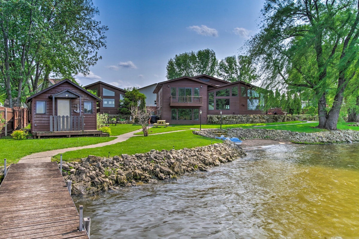 Lakefront Eau Galle Home w/ Hot Tub & Fire Pit