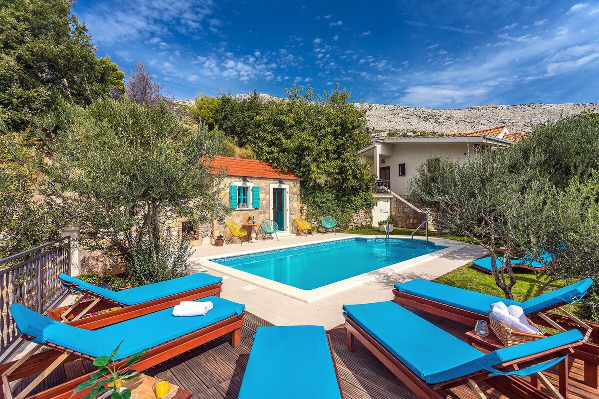 Villa Vultana with heated pool, 4 bedrooms, 10 pax