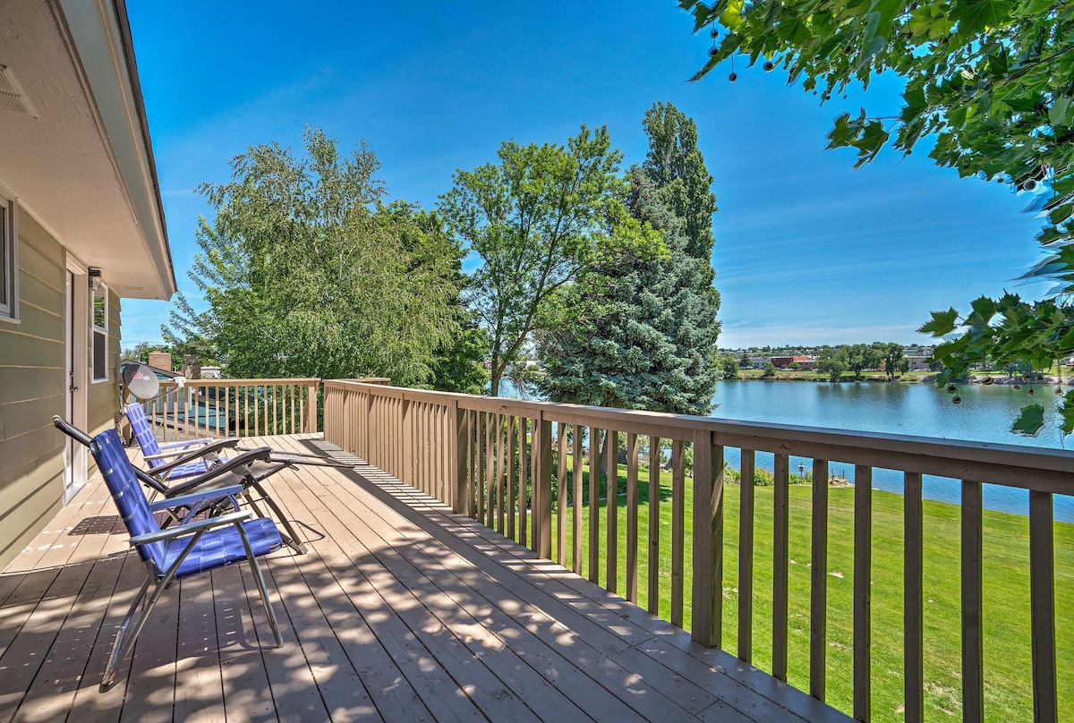 Lake House w/ Dock + Hot Tub: 1Mi to Surf 'n Slide