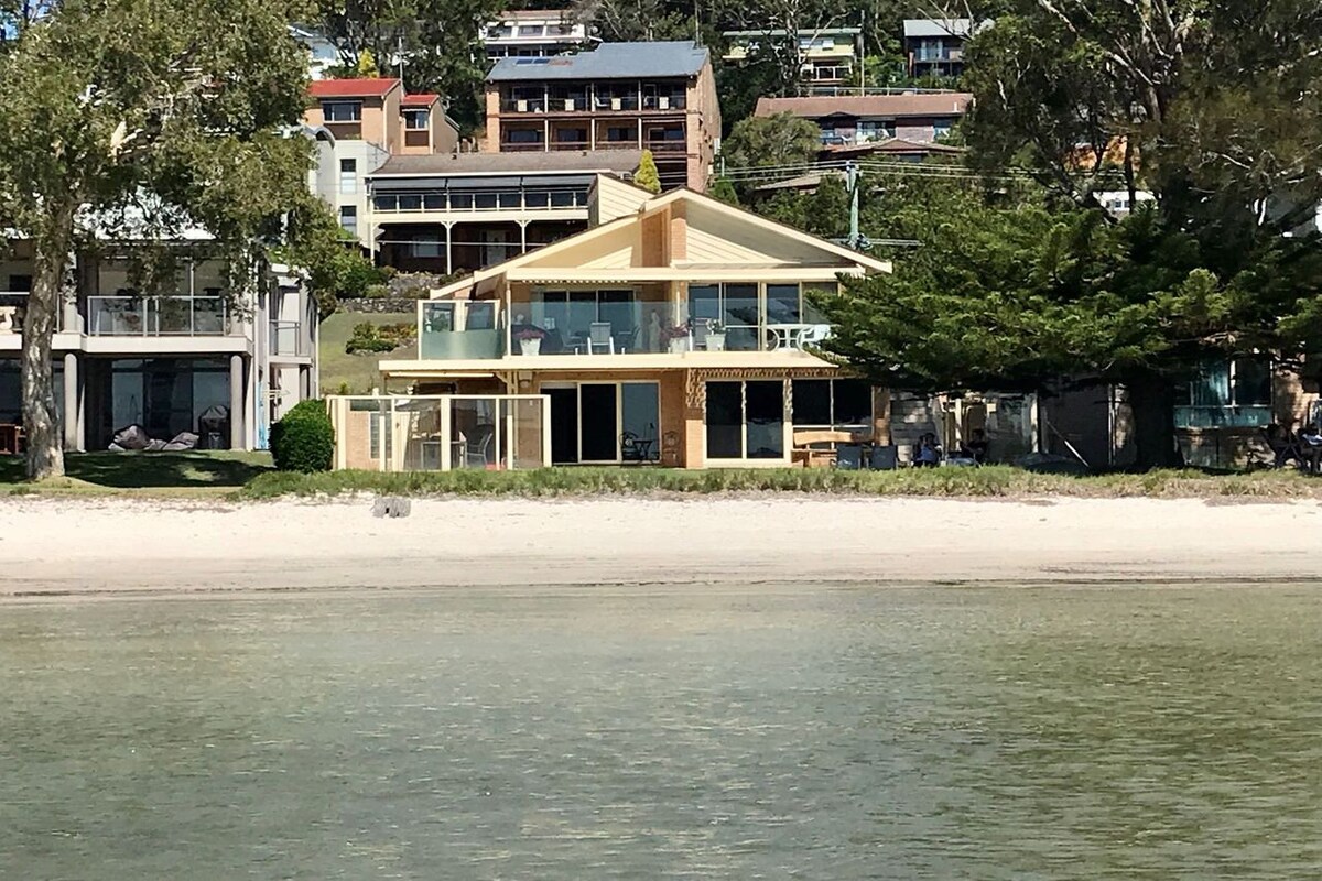 Sandy Beach House Corlette, 1/146 Sandy Point Road -海滨，无线网络，空调