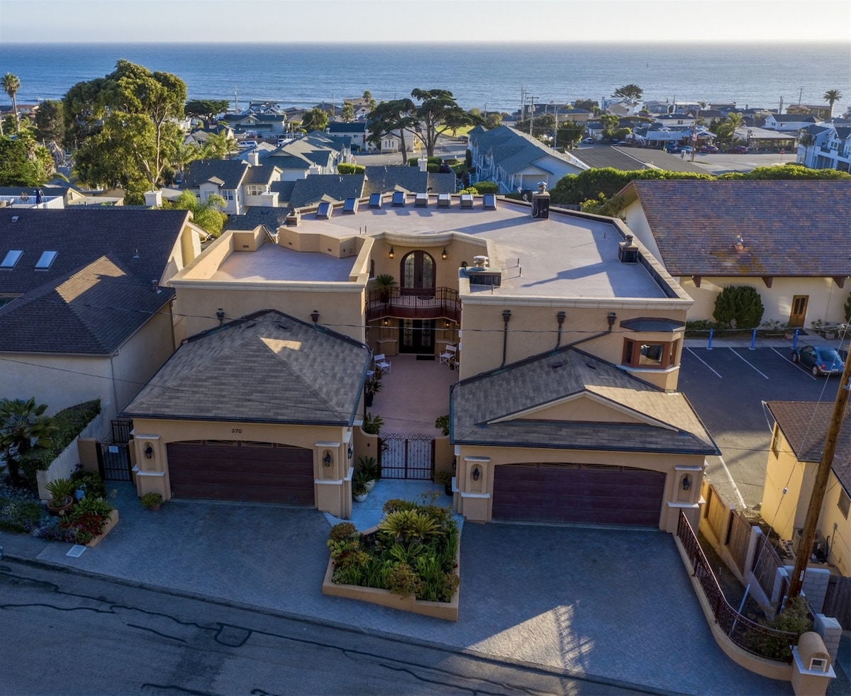 Stunning Luxury Villa with Panoramic Ocean Views