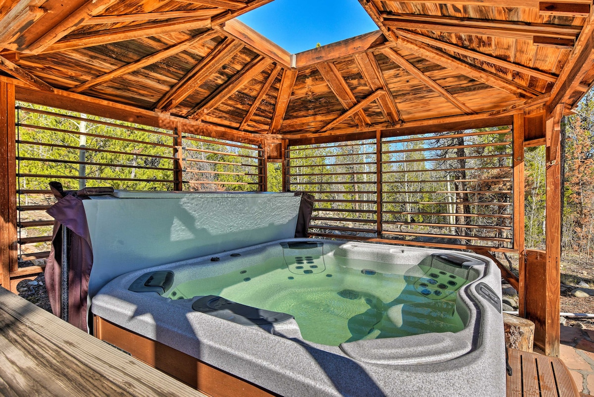 Stunning Fairplay Cabin w/Hot Tub & Sauna