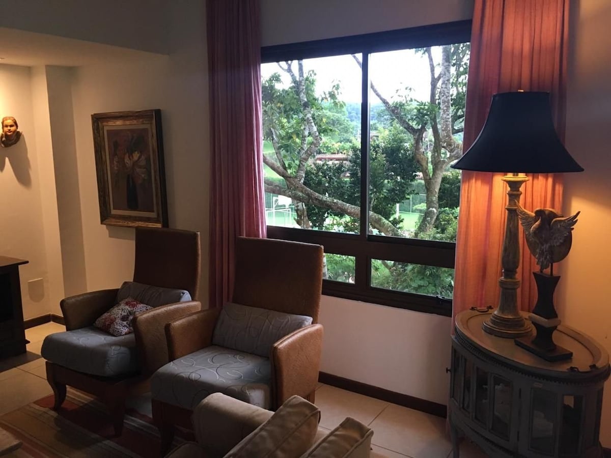 这是瓜拉米兰加最棒的公寓，设有6间套房。（ House 36 Monte Flor ）