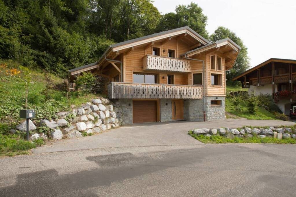 Chalet Abracadabra, 4 bedroom with jacuzzi & sauna