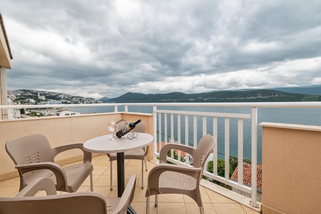 Apartments Martina - One Bedroom Apartment with Sea View