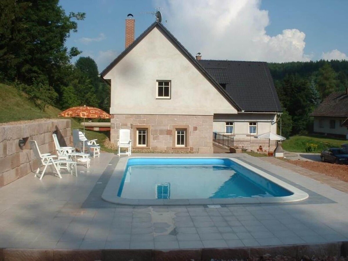 Modern Holiday Home in Vidochov with Private Swimming Pool