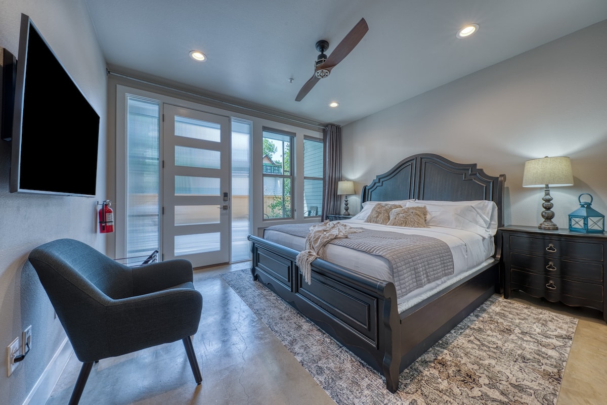 King William/Southtown Luxury Group Rental