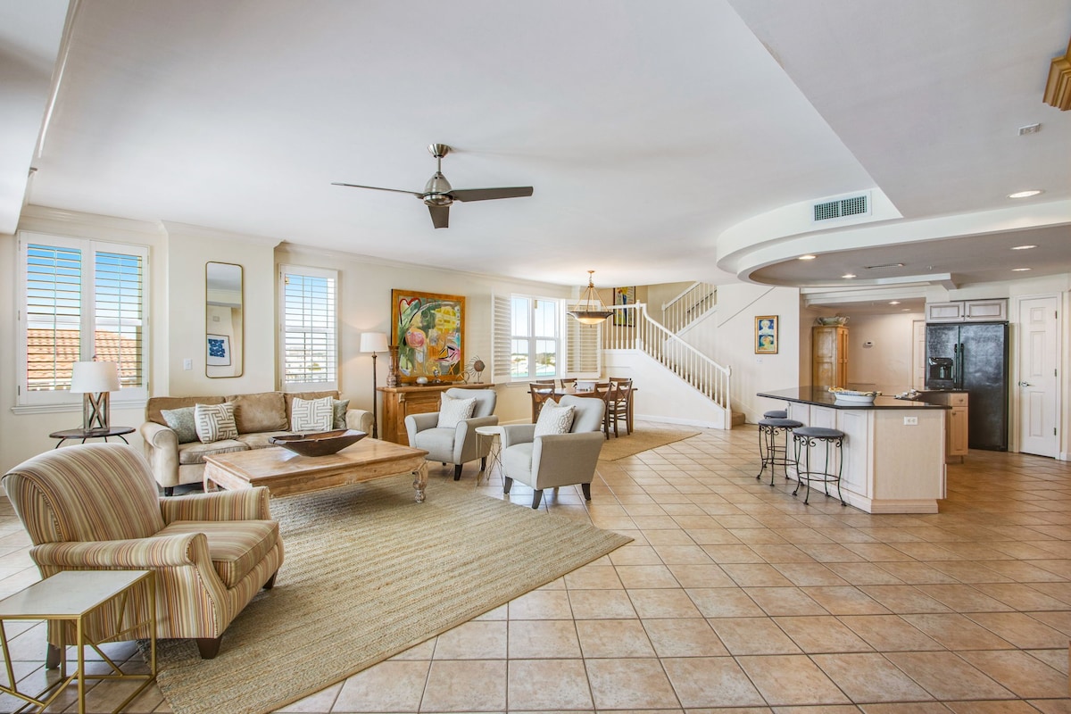 611 Inn at Crystal Beach Luxury Beachfront Condo