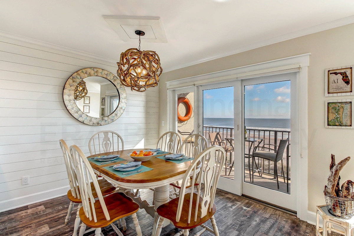 Oceanfront Views Condo with on Site Pool & Parking