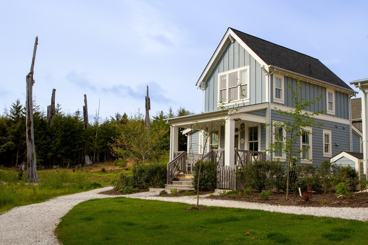 Seabrook's Creekside Cottage, a cozy home!