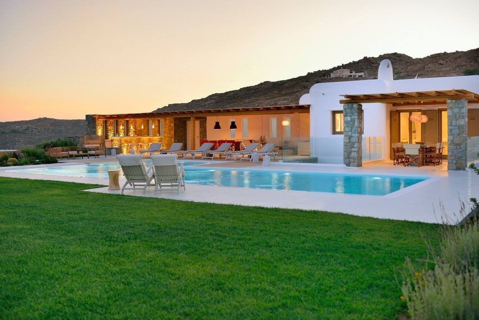 R 567 Villa Angel Outdoor Private Pool Jacuzzi with Sea Views