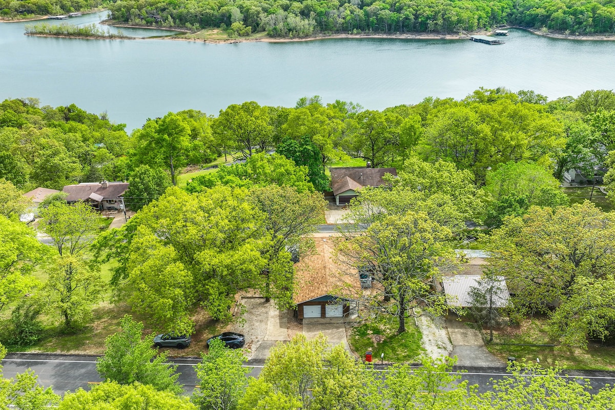 Shell Knob Home w/Deck & Table Rock Lake View