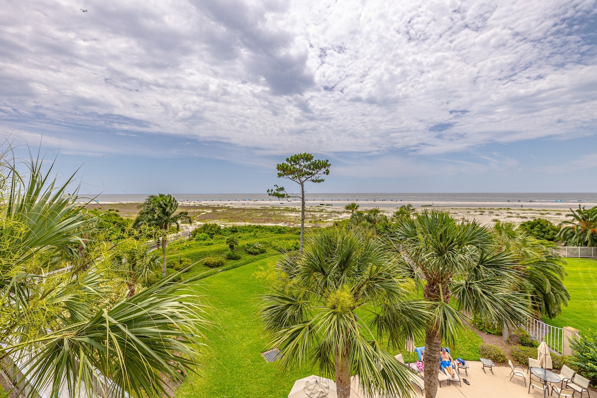 Direct ocean view Condo with outstanding views!