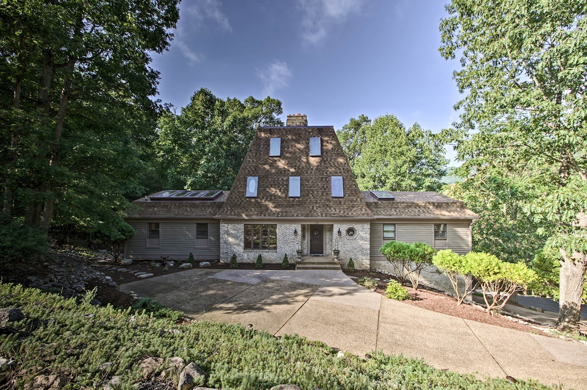 Spacious McGaheysville Family Retreat w/ Game Room