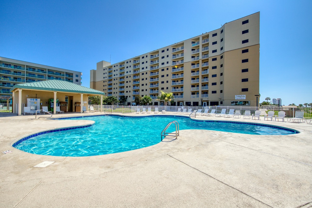 Fun 2BR Gulfview 4th-Floor | Balcony | Pool