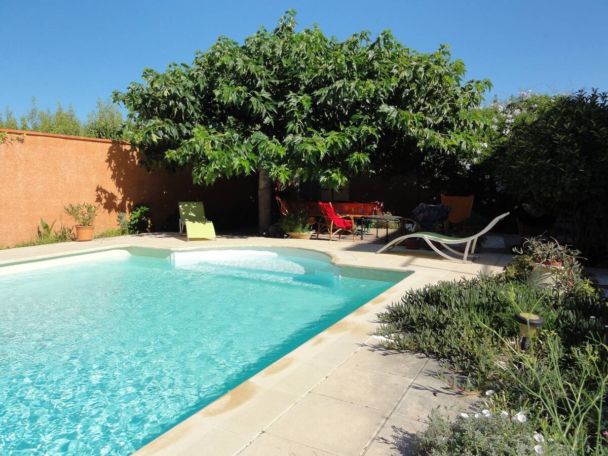 ENTRE MER ET MONTAGNES JOLI GITE TRADITIONNEL 6 PERS JARDIN GRANDE PISCINE PRIVÉE TERRAIN DE PETANQUE TOTALEMENT CALME