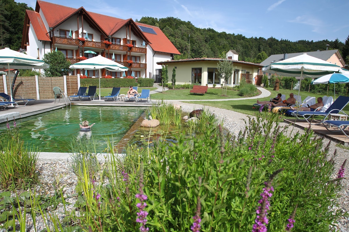 Hotel-Gasthof "Zur Linde" (Kipfenberg), Doppelzimmer mit kostenfreiem WLAN und Balkon