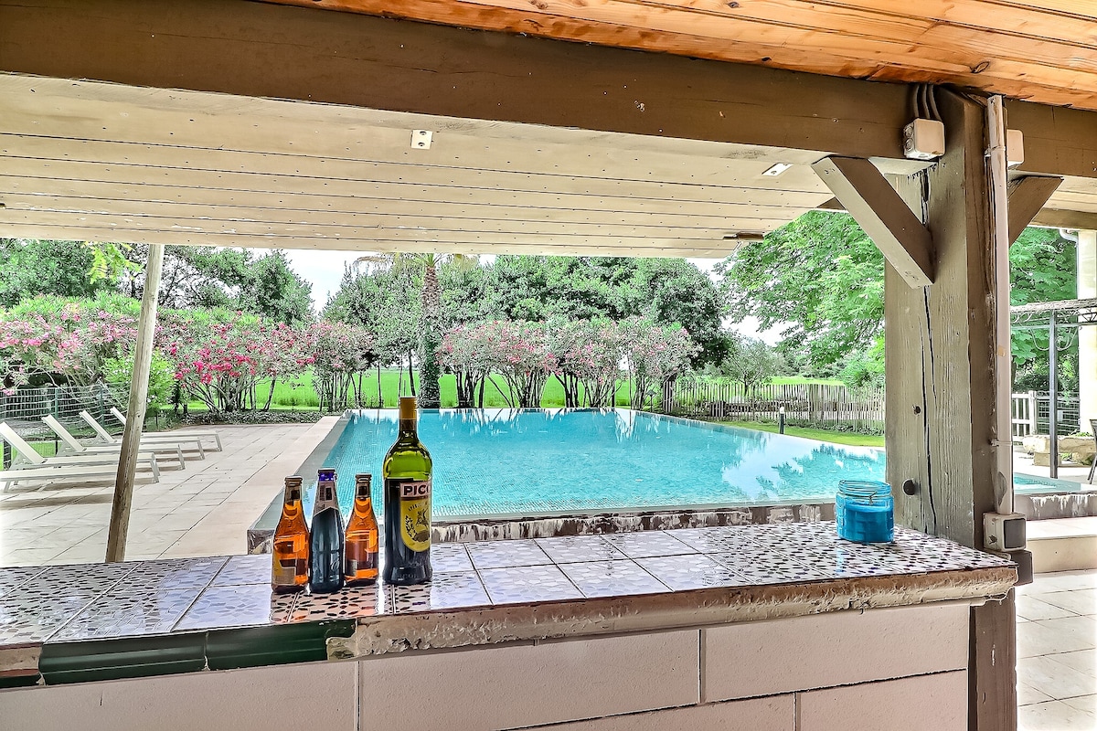 Mas Provençal 3 maisons, 2 piscines, 20 personnes.