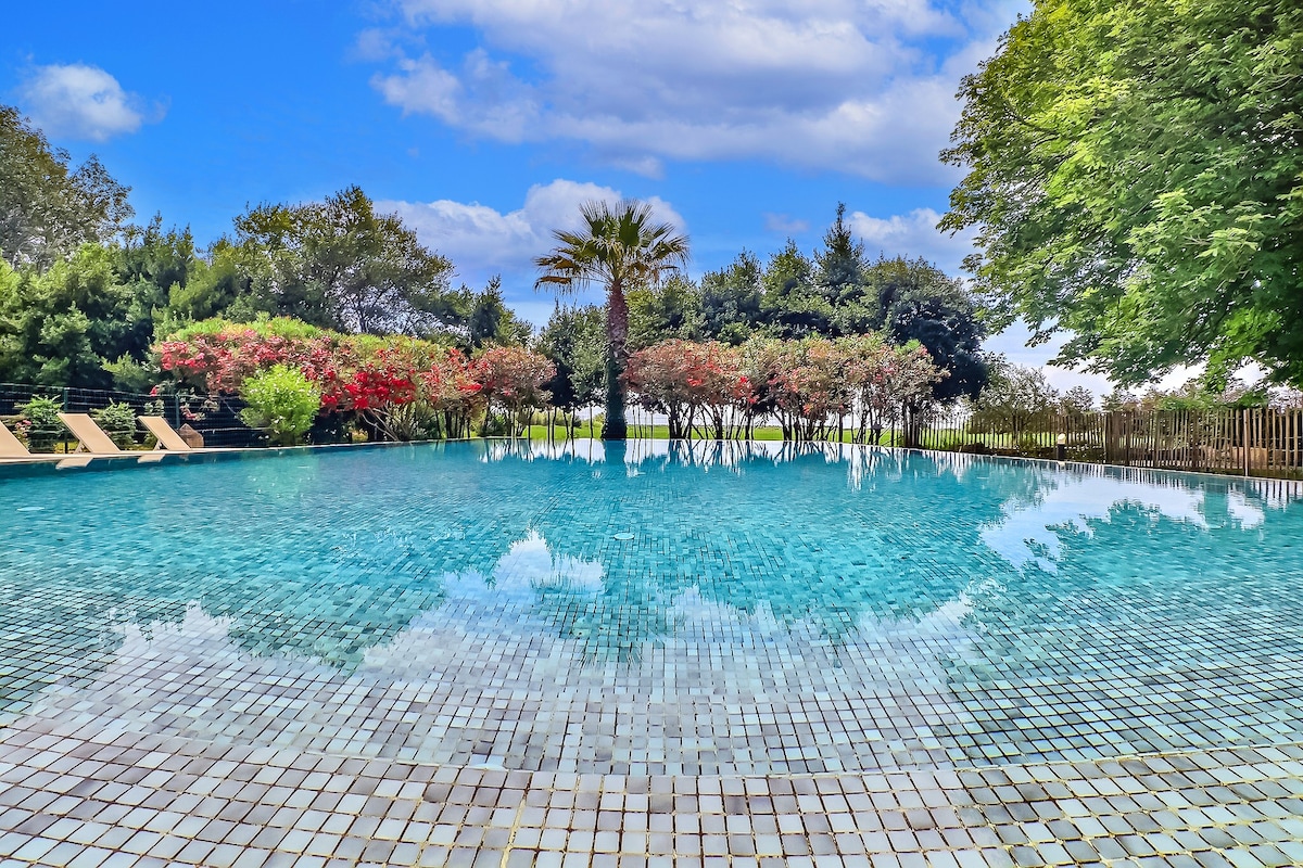 Mas Provençal 3 maisons, 2 piscines, 20 personnes.