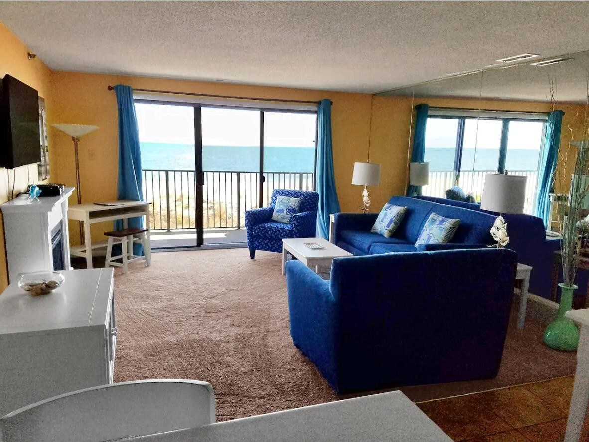 门外就有3间卧室，海滨海洋城（ Oceanfront Ocean City ）海滩！
