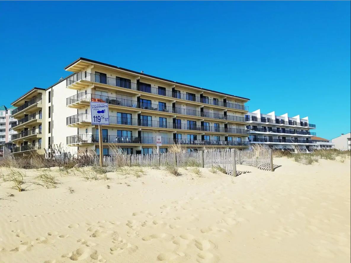 门外就有3间卧室，海滨海洋城（ Oceanfront Ocean City ）海滩！
