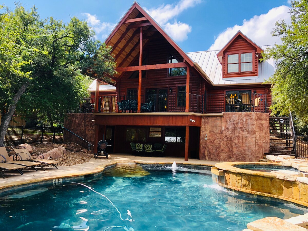 Beautiful Cove front home with Private Pool/Hot Tu