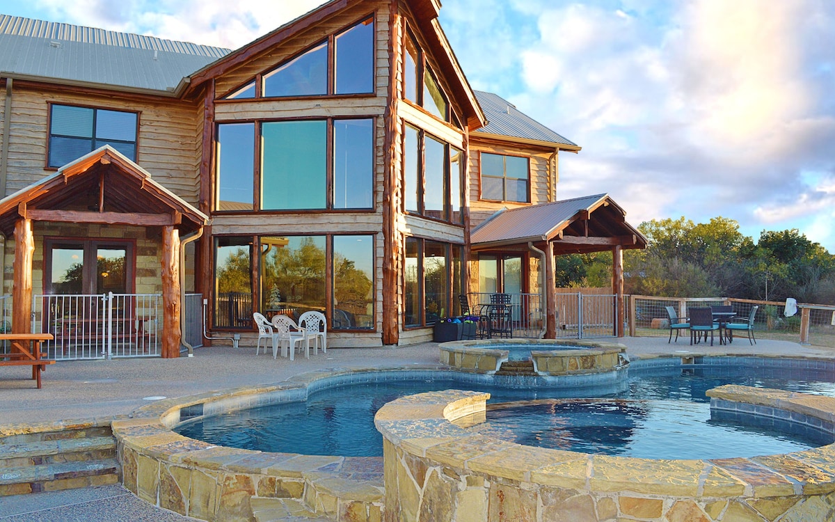 Breathtaking Hill Country Sunsets & private pool/h