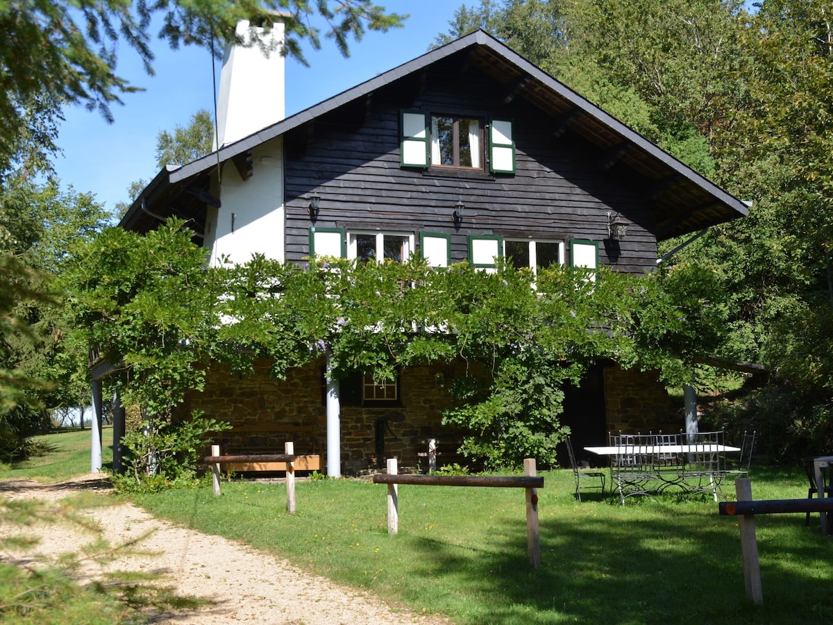 Luxury Pet-friendly Chalet in Bièvre near Forest