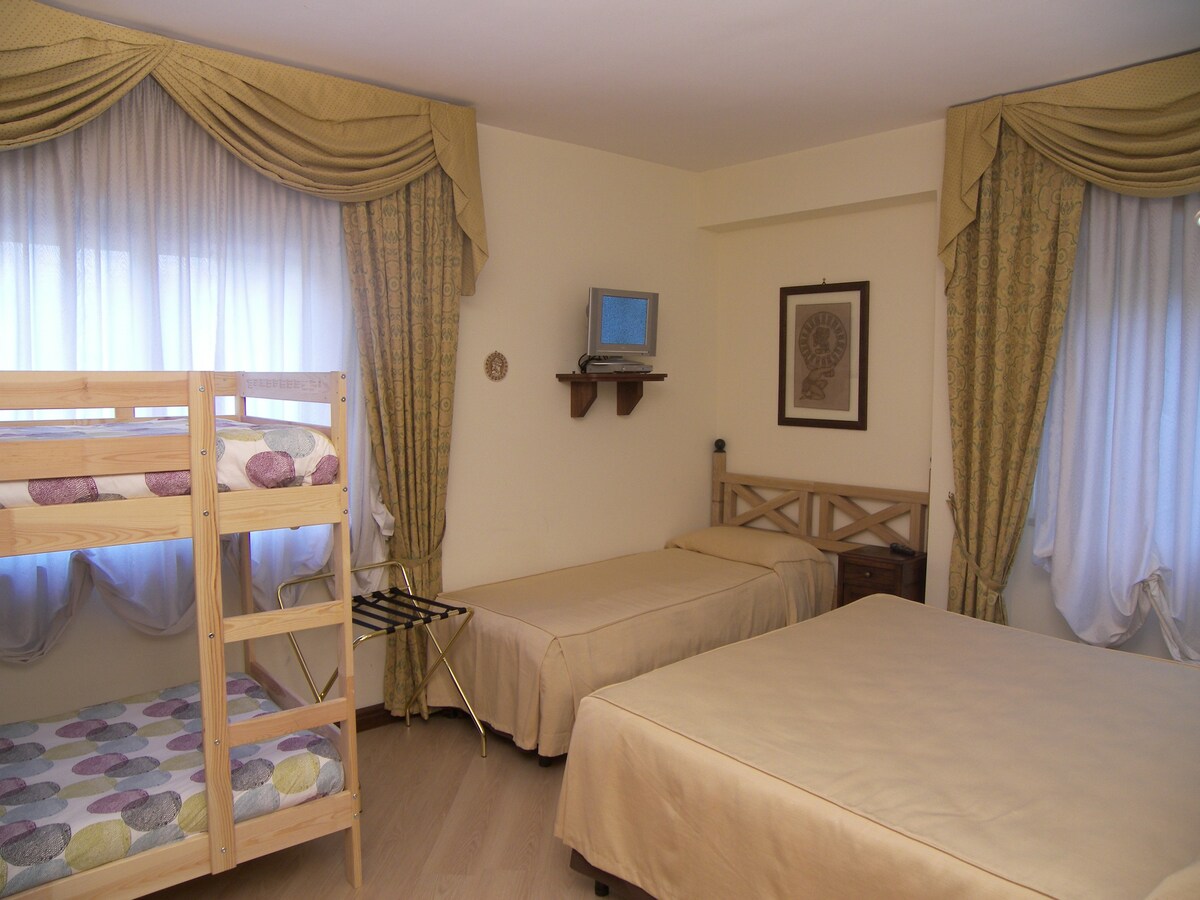 Room x 3 Villa Des Reves in the green near Montecassino